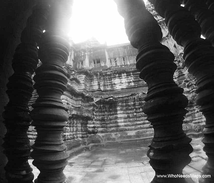 Angkor Wat pictures - Behind Bars