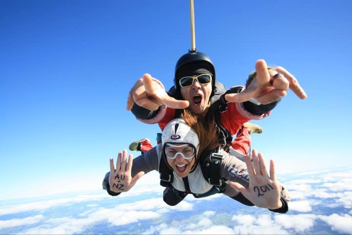 things to do before 25 - skydive